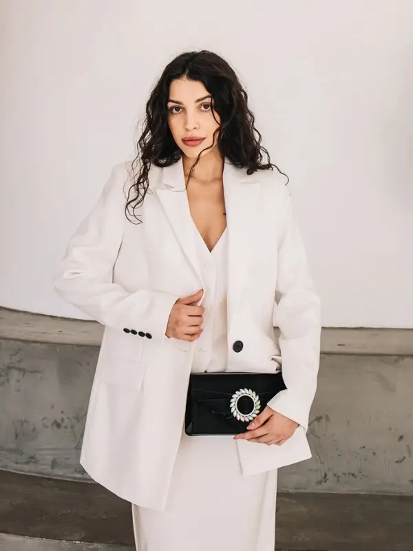 Сумка-клатч женская вечерняя на магните, на цепочке, с декоративной пряжкой, чёрная