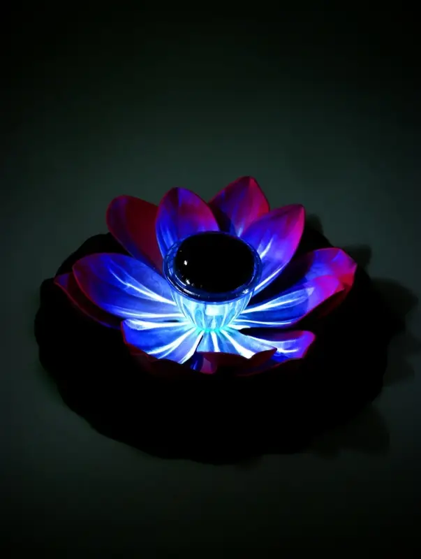 Садовый светильник для водоемов 28 х 28 х 9 см на солнечной бат-е Садовый светильник для водоемов 28 х 28 х 9 см на солнечной бат-е "Лотос" лиловый N009