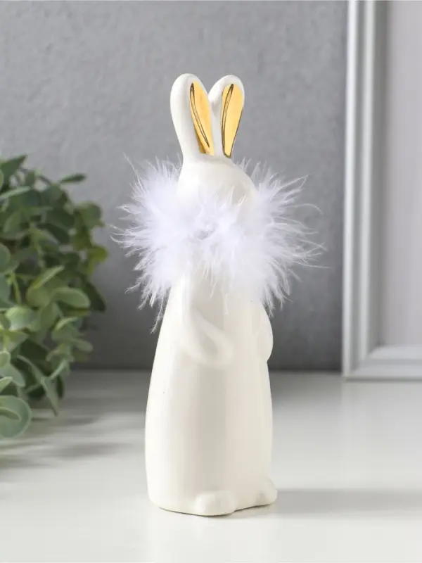 Сувенир керамика "Белый зайка с ожерельем из пуха" 5х4,5х17 см