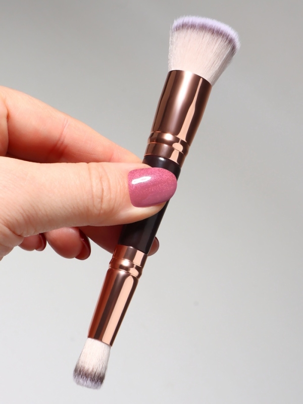 Кисть для макияжа 2в1, 14 см, чёрный/бежевый Кисть для макияжа 2в1, 14 см, чёрный/бежевый