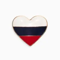 Значок &laquo;Россия&raquo; в сердце, цветной в серебре