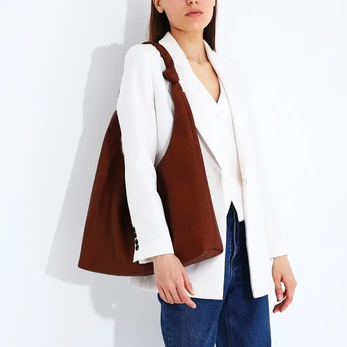 Сумка - мешок женская на молнии, 39&times;11&times;27 см, коричневая