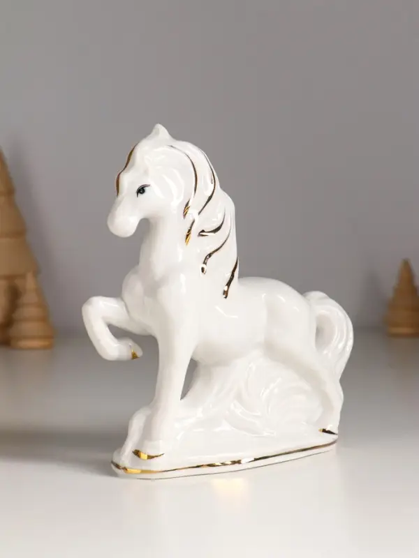 Сувенир керамика "Конь с длинной гривой" белый с золотом 13х5х13,5 см