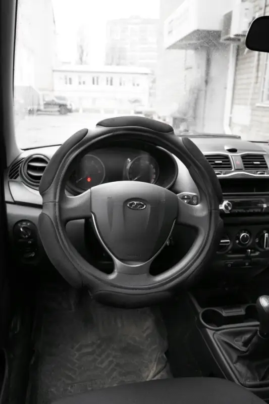 Спонжевая оплетка руля AVS SP-426XL-B ( размер XL, черный) - Серия "Sponge"