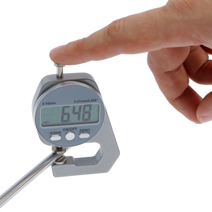 Толщиномер электронный ТУНДРА, металлический, диапазон 0-10 мм, точность 0.01 мм Толщиномер электронный ТУНДРА, металлический, диапазон 0-10 мм, точность 0.01 мм