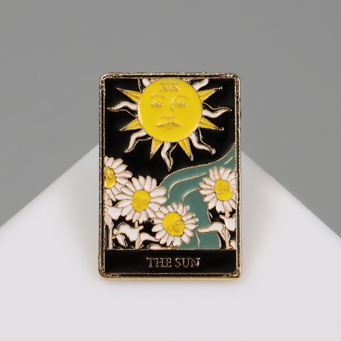 Значок «Таро» солнце, цветной в золоте Значок «Таро» солнце, цветной в золоте