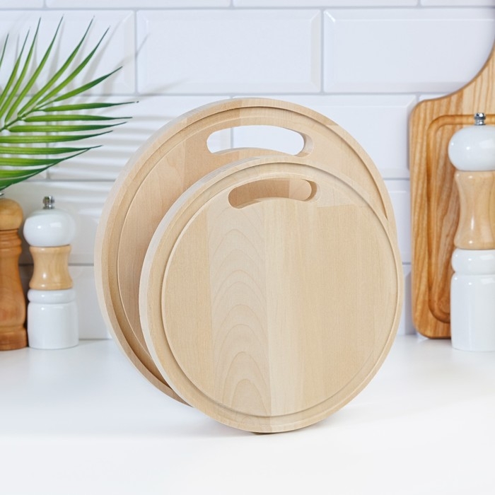 Набор досок разделочных из березы на подставке, 2 шт, 20х20 и 24х24 см.