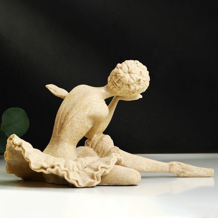 Статуэтка полистоун «Балерина» белый 33 х 18 х 18 см