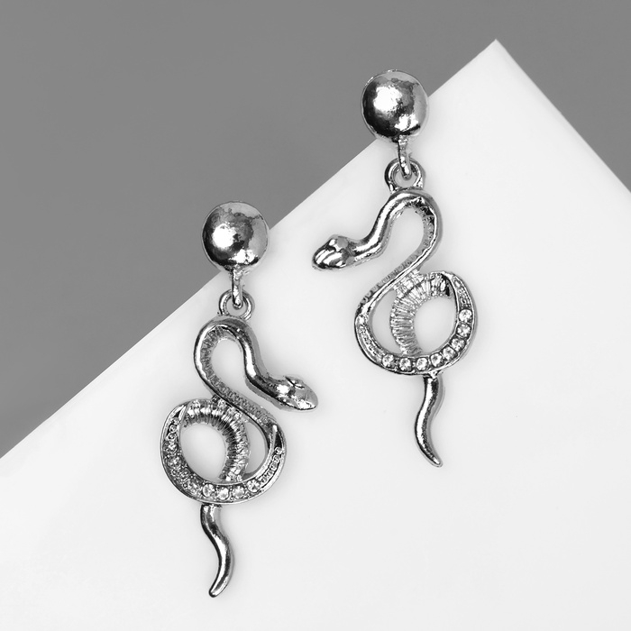 Серьги висячие со стразами Серьги висячие со стразами "Змея" мелодия, цвет белый в серебре