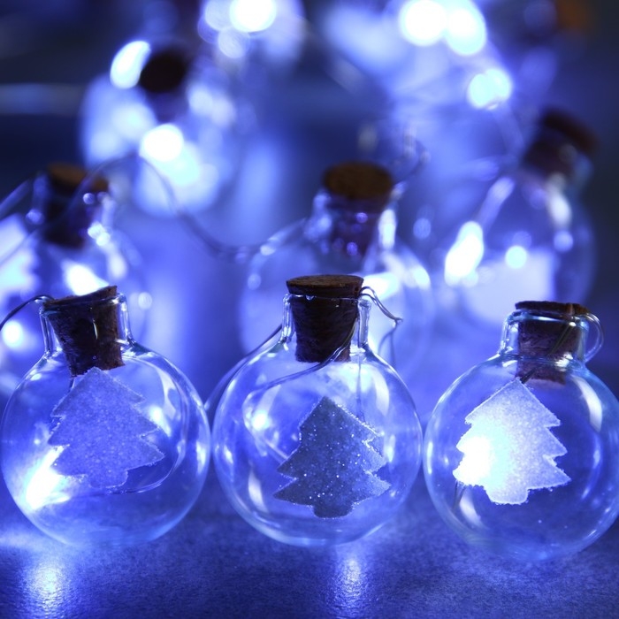 Гирлянда «Нить» 1.6 м с насадками «Шарики с ёлочкой», IP20, серебристая нить, 15 LED, батарейки ААх2 (нет в комплекте), свечение белое Гирлянда «Нить» 1.6 м с насадками «Шарики с ёлочкой», IP20, серебристая нить, 15 LED, батарейки ААх2 (нет в комплекте), свечение белое