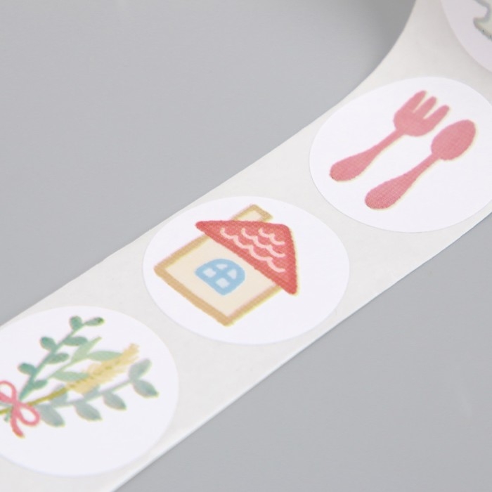 Наклейка бумага Наклейка бумага "Котик на даче" d=2,5 см 500 шт в рулоне 3х5,5х5,5 см