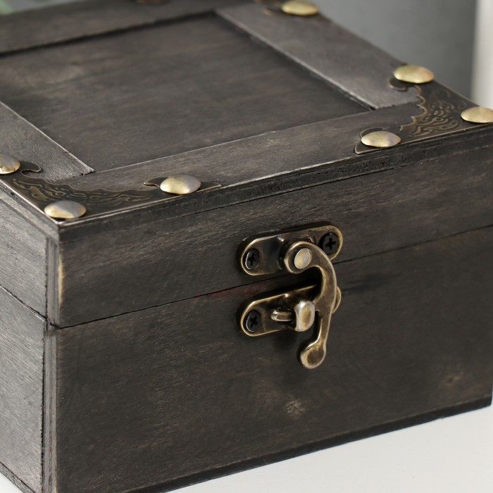 Шкатулка дерево  Шкатулка дерево "С уголками и заклёпками. Герцог" 11,3х11,5х6,8 см