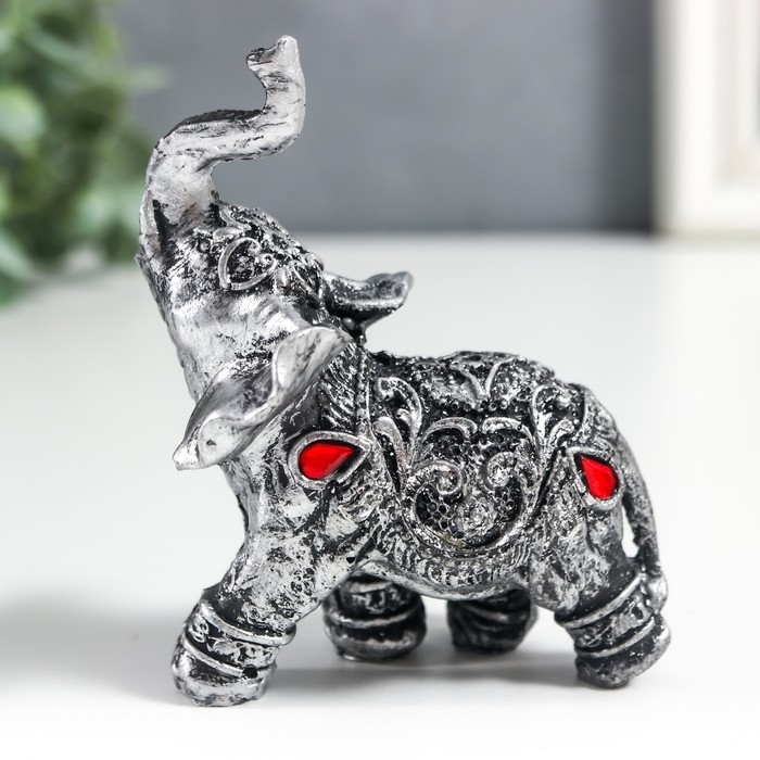 Сувенир полистоун Сувенир полистоун "Серебристый слон в попоне с рубинами" 10х5х8 см