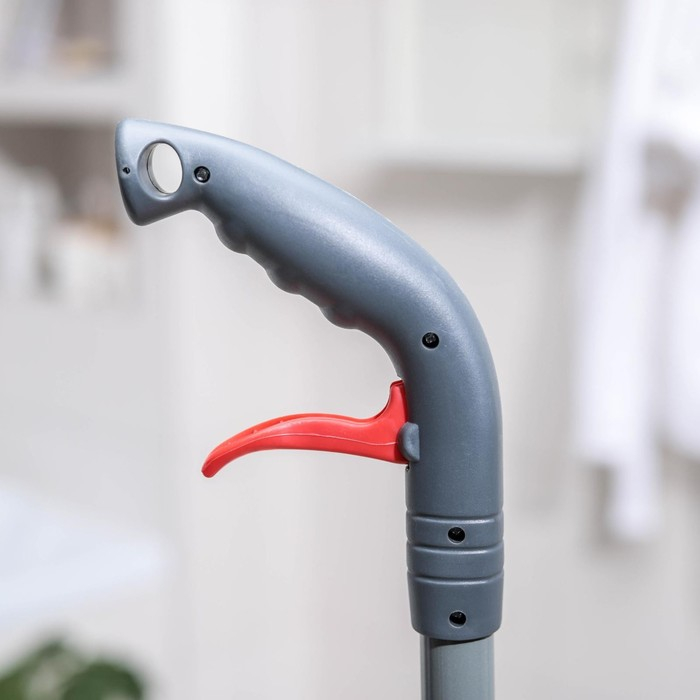 Швабра для мытья пола с распылителем Доляна, насадка из микрофибры 40×10 см, металлическая ручка 124 см, цвет МИКС Швабра для мытья пола с распылителем Доляна, насадка из микрофибры 40×10 см, металлическая ручка 124 см, цвет МИКС