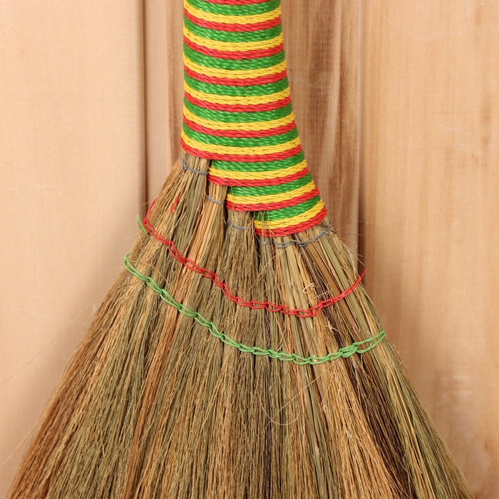 Веник рисовый с бамбуковой ручкой, 30х80 см, микс Веник рисовый с бамбуковой ручкой, 30х80 см, микс