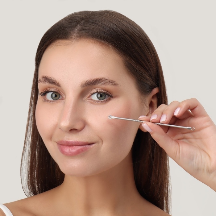 Косметологический набор, 4 предмета, в пластиковом футляре, 11,5 см, цвет серебристый Косметологический набор, 4 предмета, в пластиковом футляре, 11,5 см, цвет серебристый