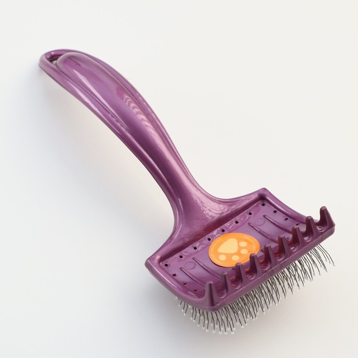 Щётка - пуходёрка мягкая с каплями , увеличенное кол-во зубцов, основание 68х48 мм, бордовая Щётка - пуходёрка мягкая с каплями , увеличенное кол-во зубцов, основание 68х48 мм, бордовая