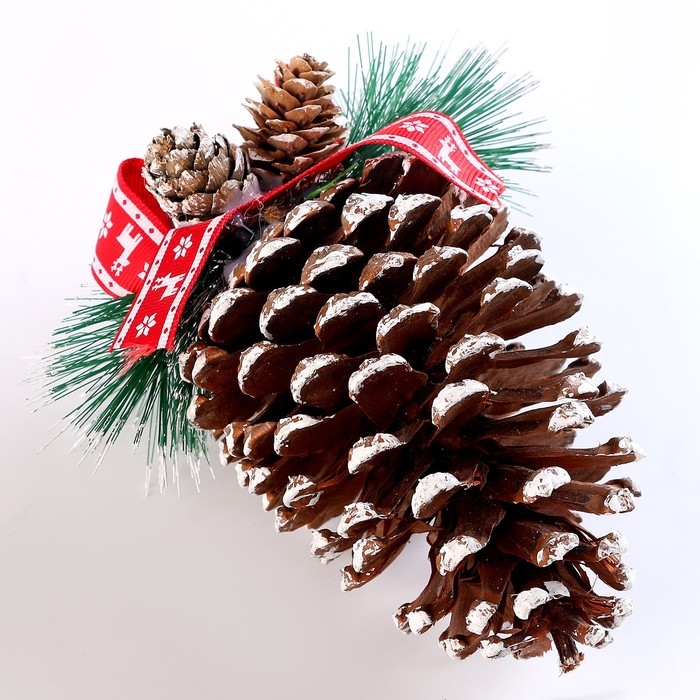 Шишка декоративная «Новогоднее настроение», с подвесом, 9 × 9 × 17 см Шишка декоративная «Новогоднее настроение», с подвесом, 9 × 9 × 17 см