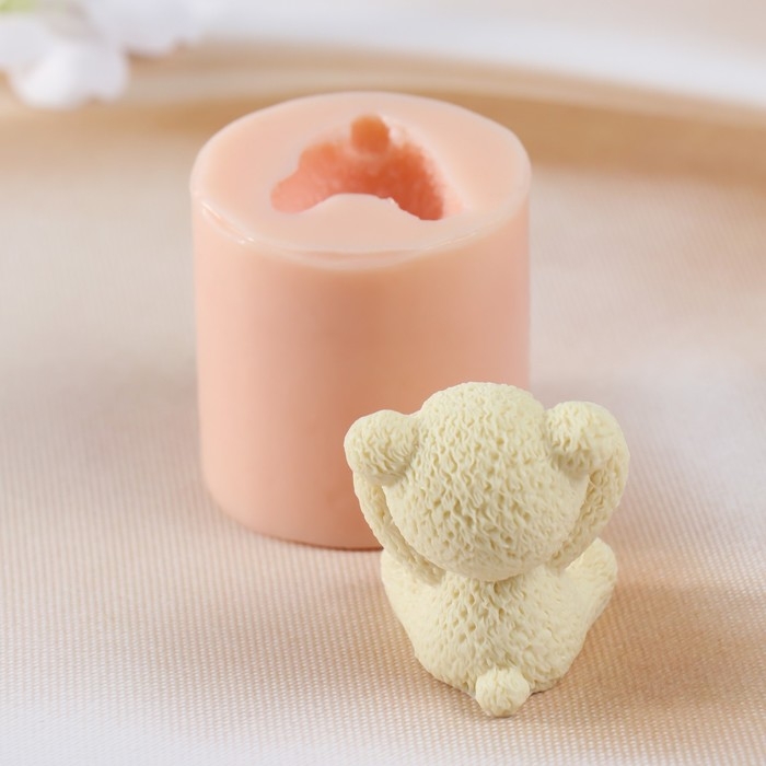 Молд силиконовый Молд силиконовый "Мишка руки у ушей" (издел. 4х3,5х4,5см)