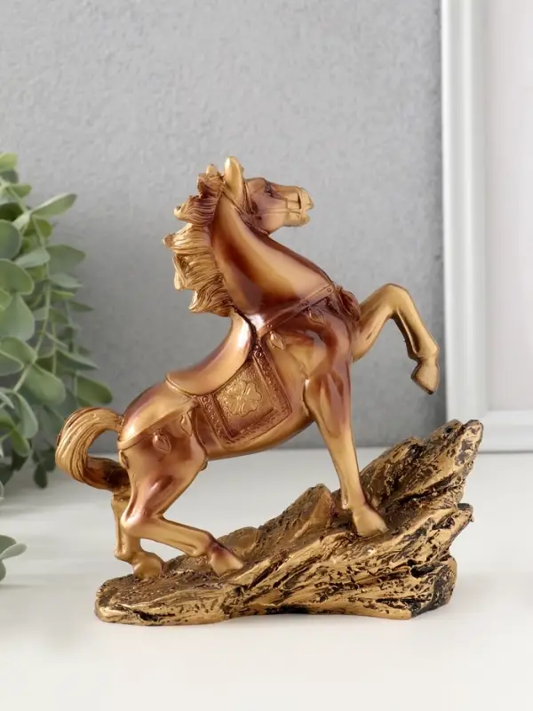 Сувенир полистоун Сувенир полистоун "Рыцарский конь на скале" под бронзу 15,5х6х16 см
