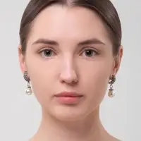 Клипсы &laquo;Грейс&raquo;, диагональ бусин, белая в чернёном серебре
