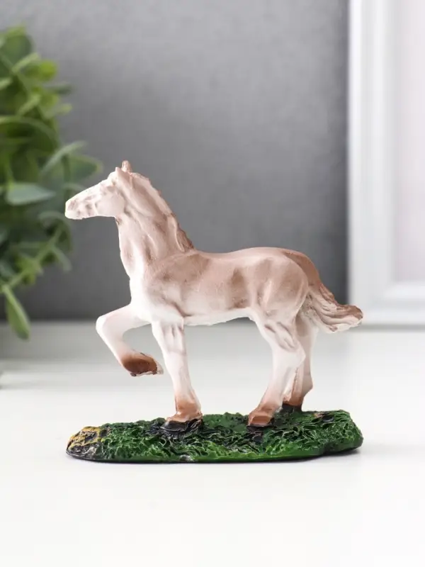 Сувенир полистоун Сувенир полистоун "Серый конь на лугу" 8,7х3,2х8 см