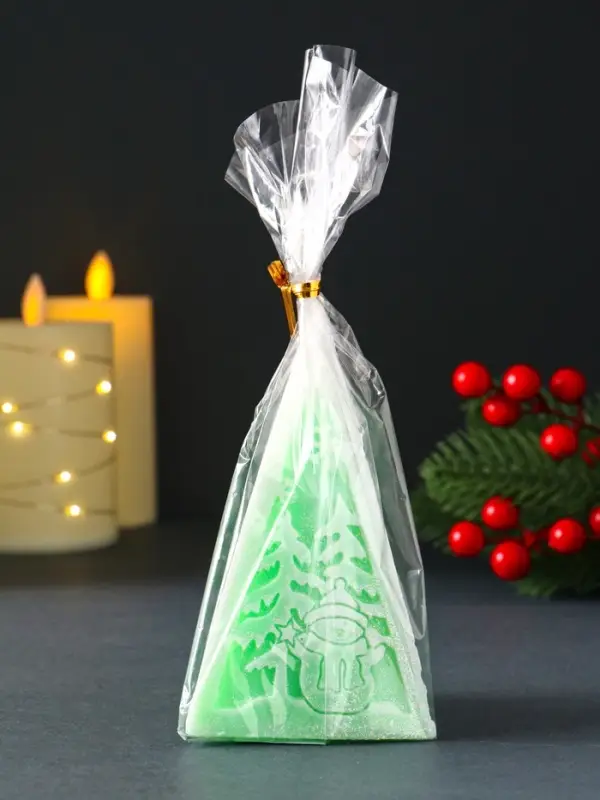 Свеча новогодняя пирамида Свеча новогодняя пирамида "Снеговик" 60х120 мм, зелёный