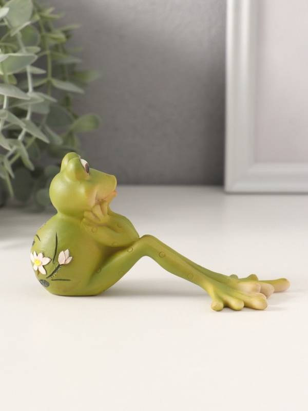 Сувенир полистоун Сувенир полистоун "Лягушонок - что же будет?" 15,5х6х7 см