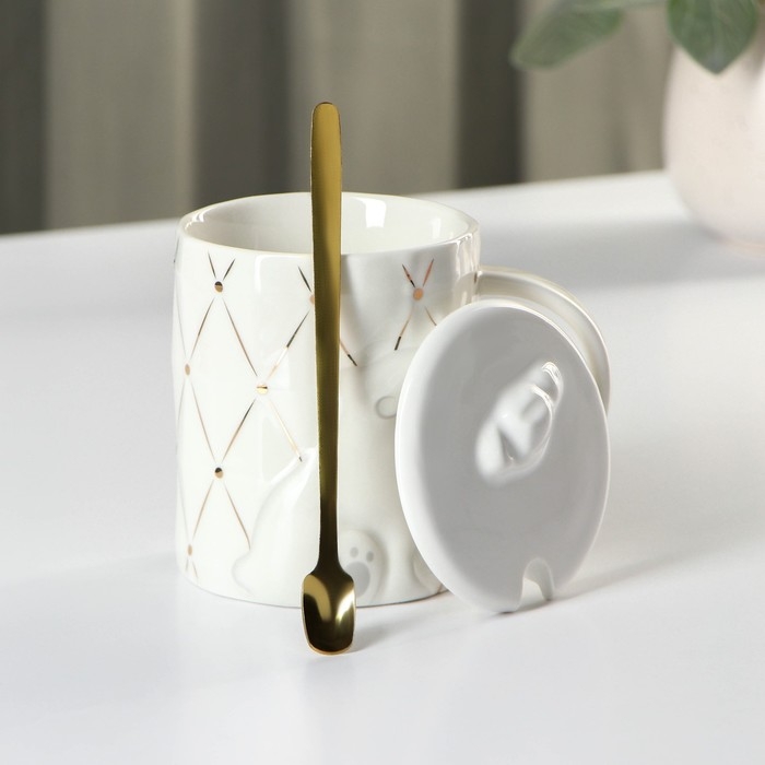 Кружка керамическая с крышкой и ложкой &laquo;Мишка&raquo;, 350 мл, цвет белый