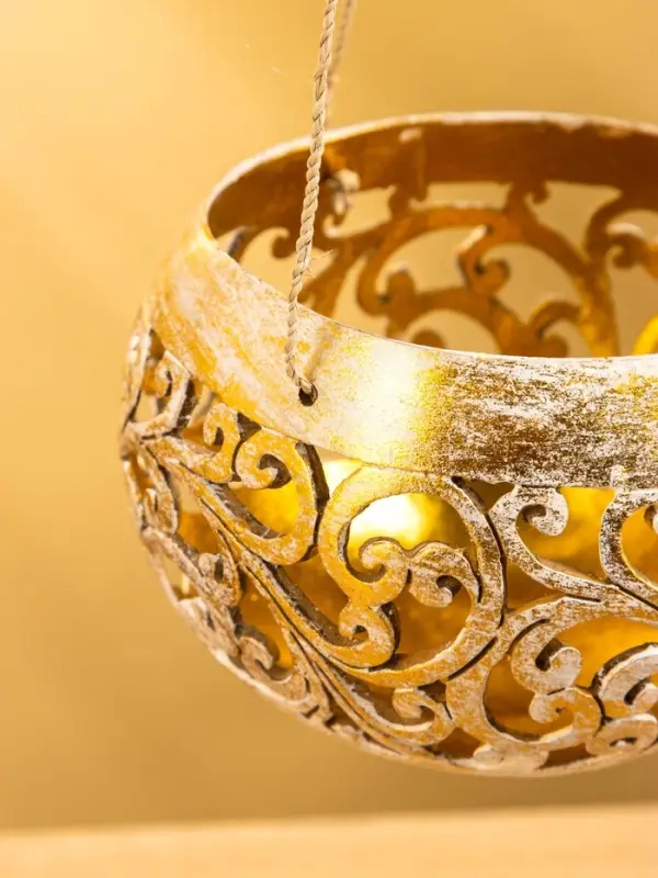Подсвечник подвесной из кокоса, 14×14×10 см, бело-золотой