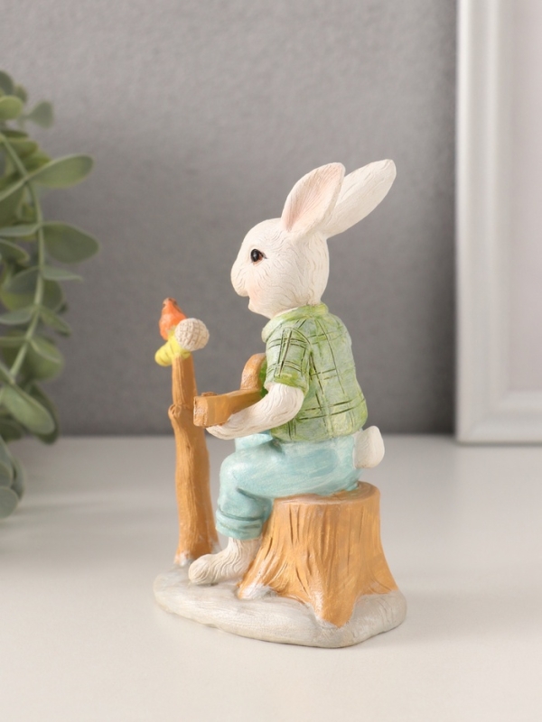 Сувенир полистоун  Сувенир полистоун "Зайчик играет на гитаре для птички" 8,5х6,5х12 см
