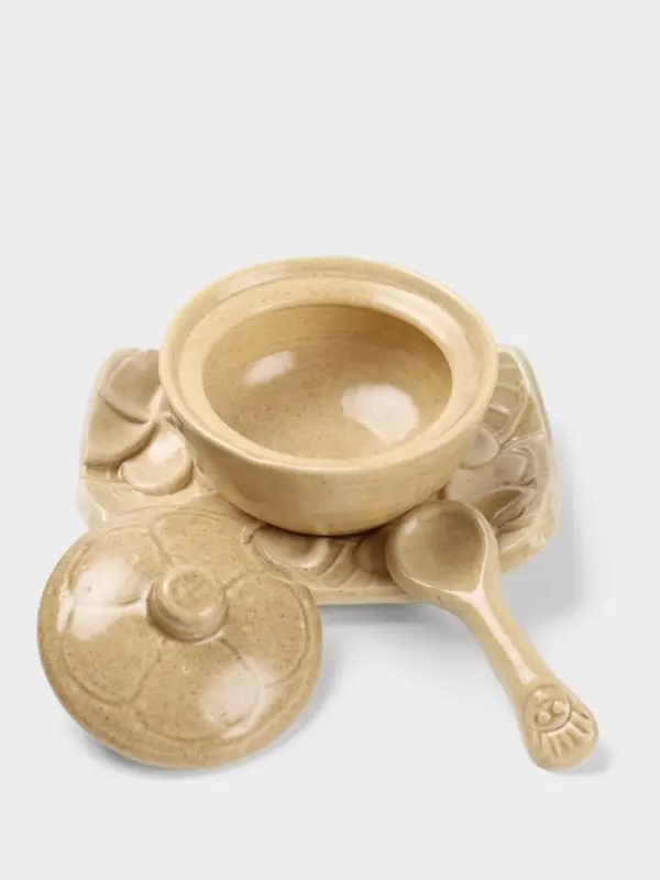 Соусник с крышкой на подставке &laquo;Классика&raquo;, 11&times;8&times;7 см, керамика, бежевый