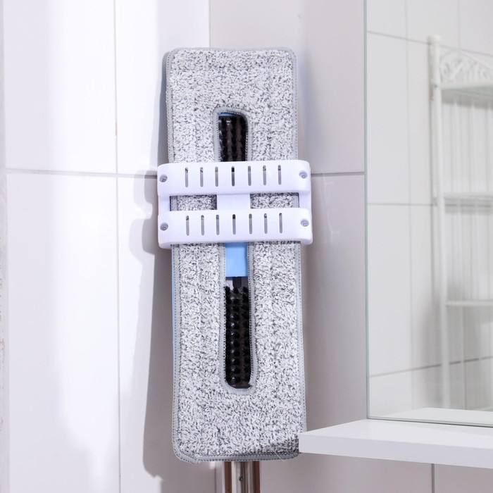 Швабра с отжимом и щёткой, 2 насадки из микрофибры 38×12 см, стальная ручка 136 см Швабра с отжимом и щёткой, 2 насадки из микрофибры 38×12 см, стальная ручка 136 см