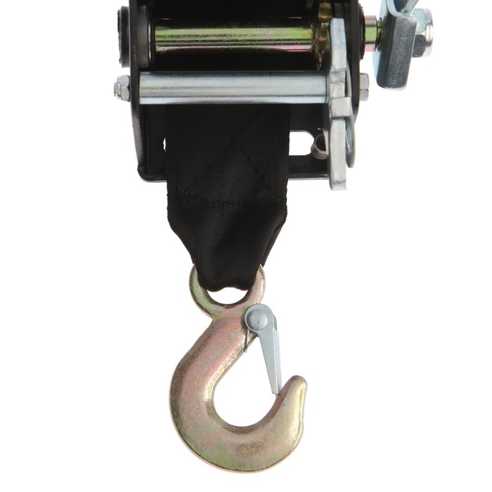 Лебедка ручная барабанная тяговая ТУНДРА, 800 кг, трос-ремень 6 метров Лебедка ручная барабанная тяговая ТУНДРА, 800 кг, трос-ремень 6 метров