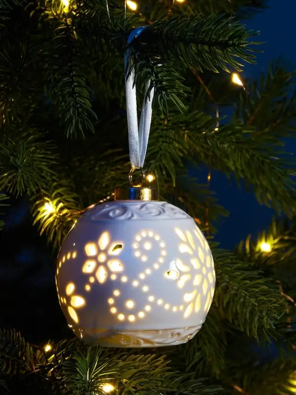 Ёлочный шар с подсветкой &laquo;Вьюга&raquo;, 10&times;8.8&times;8.8 см, 1 LED, керамика, от батареек LR44&times;3, керамика, свечение тёплое белое