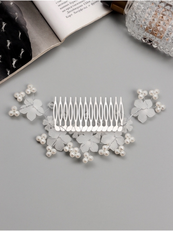 Гребень для волос Гребень для волос "Эмилия" цветник бусинки, 13х6 см, белый
