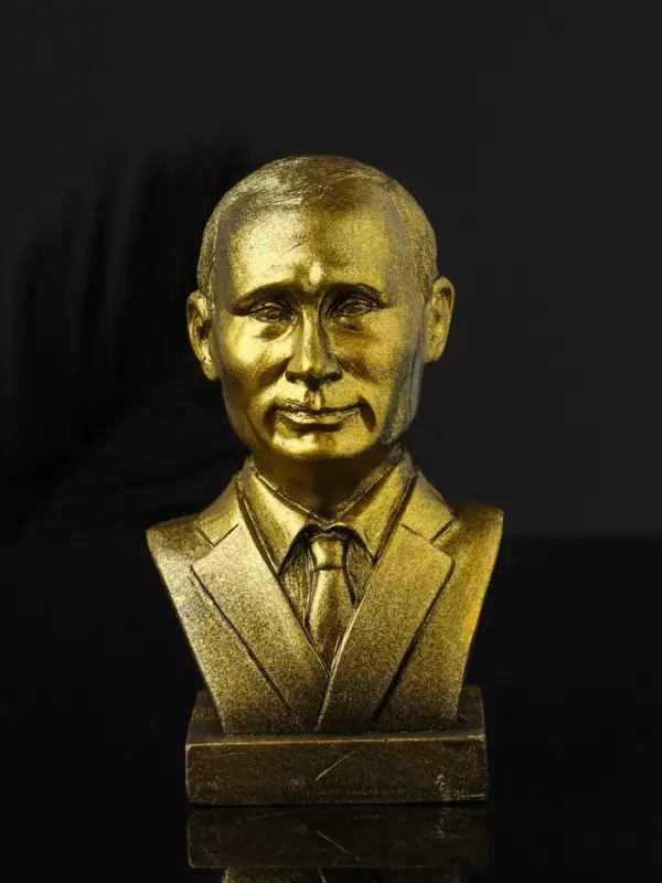 Бюст В.В. Путин, 9х7х5 см, золото Бюст В.В. Путин, 9х7х5 см, золото