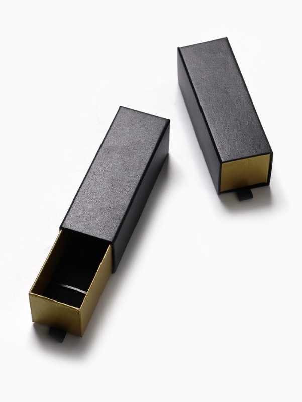 Коробочка подарочная под набор "Помада",4*12*4 см,  цвет чёрный