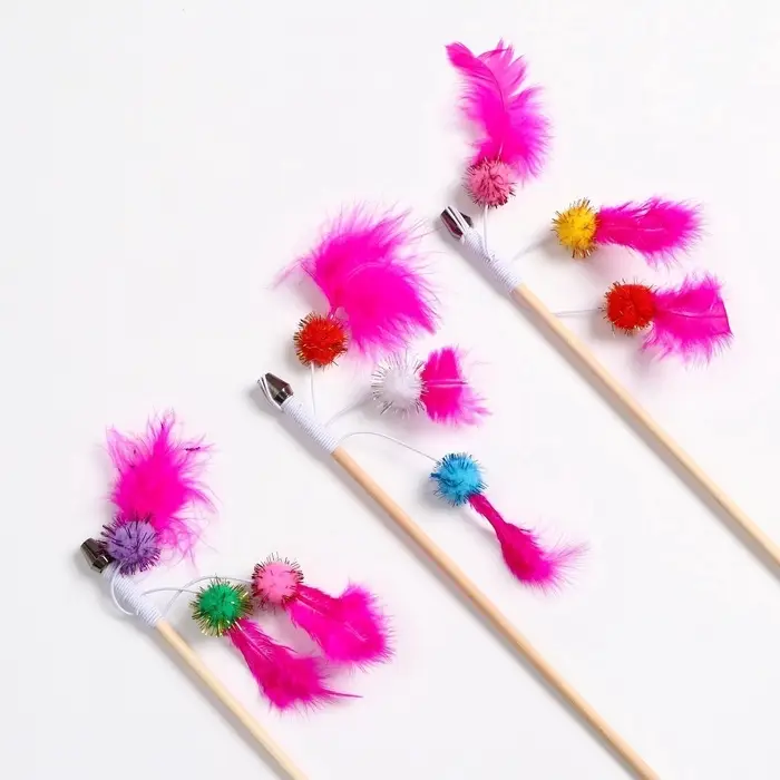 Дразнилка - удочка &laquo;Салют из перьев с шариками&raquo;, на деревянной палочке, цвет МИКС