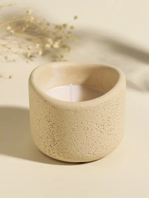 Свеча в подсвечнике вулканическом &laquo;Изгиб&raquo;, белая, 8.3&times;8.5&times;7 см