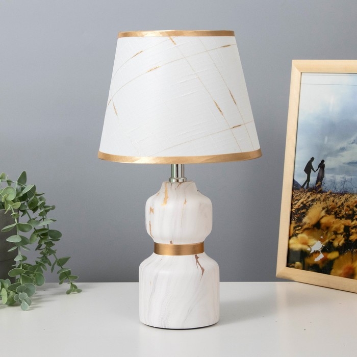 Настольная лампа Настольная лампа "Вивиана" Е14 40Вт бело-золотой 20х20х35 см RISALUX
