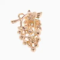 Брошь &laquo;Виноградная веточка&raquo;, бело-зелёная в золоте