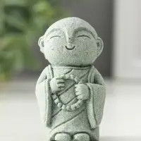 Сувенир песчаник "Маленький монах с чётками" 3х4,2х6,7 см