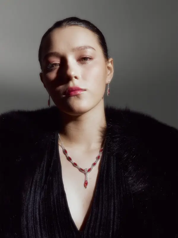 Набор 2 предмета: серьги, колье &laquo;Листопад&raquo;, тонкий ромб, красно-белый в серебре, 45 см