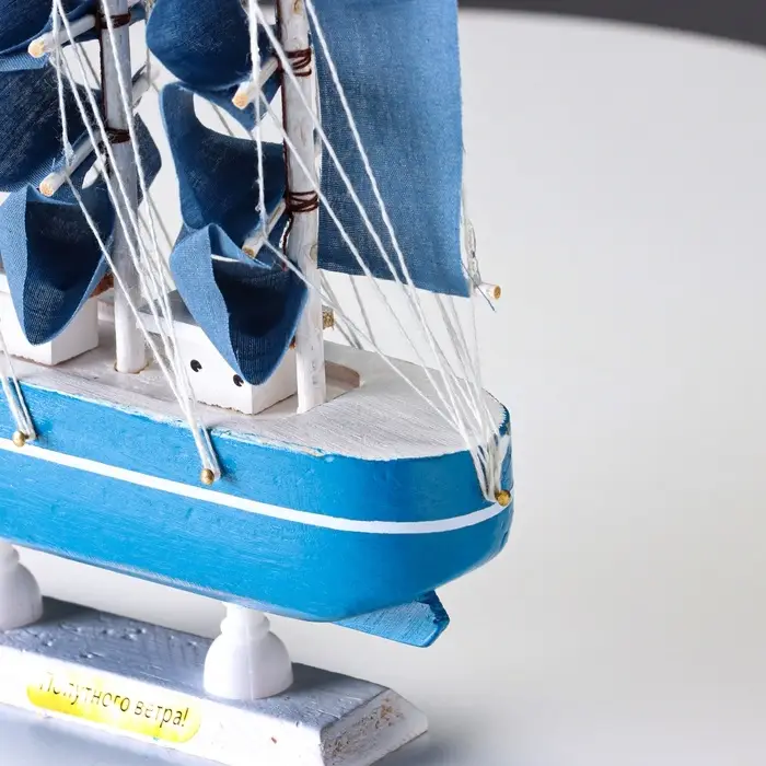 Сувенирная модель корабля &laquo;Аскольд&raquo;, борта голубые с полосой, паруса голубые, 23.5&times;4.5&times;23 см
