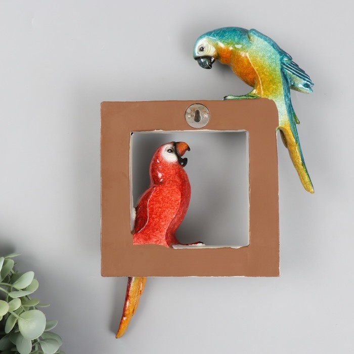 Сувенир полистоун лак "Два попугая Ара сидят на картине" 18х5х26,8 см