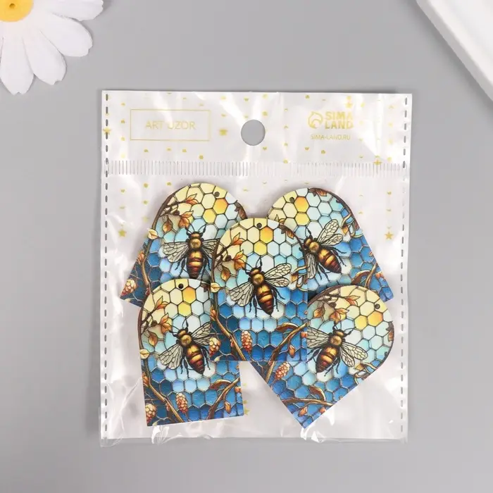 Декор для творчества дерево Декор для творчества дерево "Пчела и соты. Витраж" 4,4х3х0,3 см