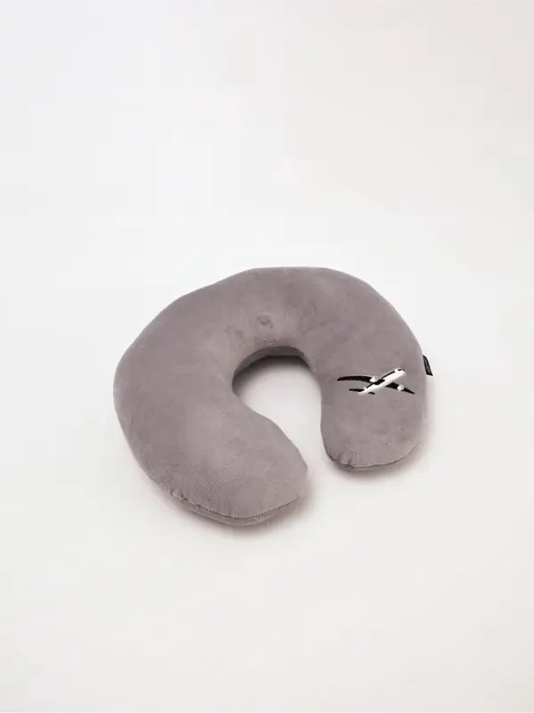 Подушка для путешествий бархатная "Время путешествий", серая, 28 х 30 х 9  см