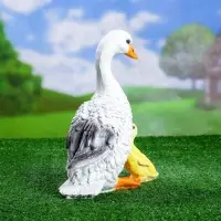 Садовая фигура из полистоуна &laquo;Утка с утёнком&raquo;, 31&times;24&times;13 см