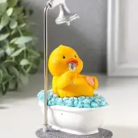 Сувенир полистоун лак "Жёлтый утёнок принимает ванну" 8,3х6,8х16 см
